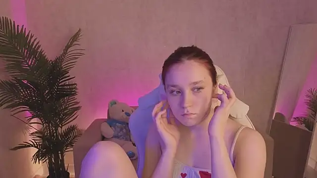 Snapshot of SweetieBlush chatting on May 2026 12:30:02 AM SweetieBlush online show from May 2026 12:30:02 AM