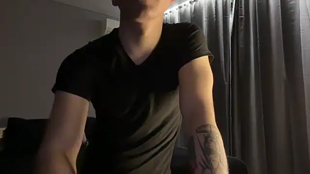 Snapshot of MaxWoolf chatting on April 2026 06:10:01 PM MaxWoolf online show from April 2026 06:10:01 PM