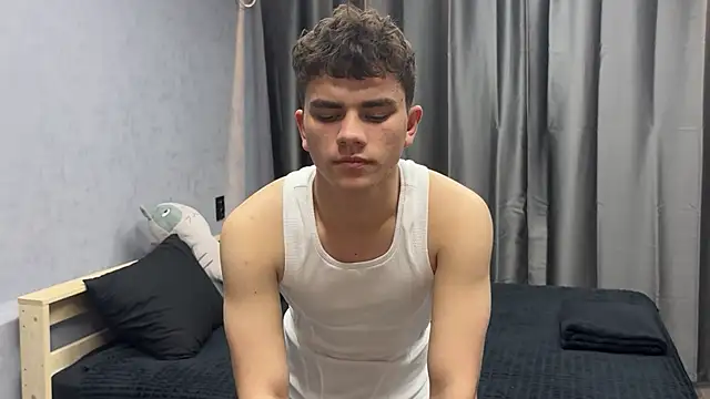 Snapshot of MaxWoolf chatting on May 2026 02:13:02 PM MaxWoolf online show from May 2026 02:13:02 PM