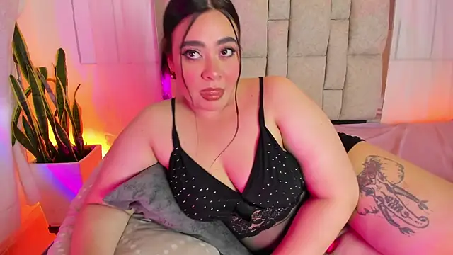 Snapshot of CatalinaReyexxx chatting on April 2026 11:23:01 AM CatalinaReyexxx online show from April 2026 11:23:01 AM