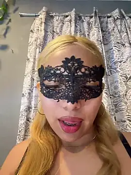Maddyloveee online show from May 2026 01:03:02 AM