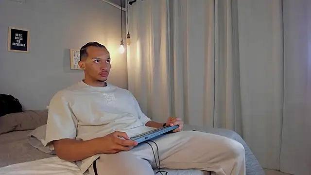 dominik drake online show from April 2026 12:21:02 PM