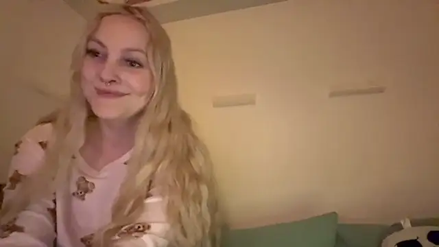 Snapshot of LoveAliceXXX chatting on April 2026 08:43:02 PM LoveAliceXXX online show from April 2026 08:43:02 PM