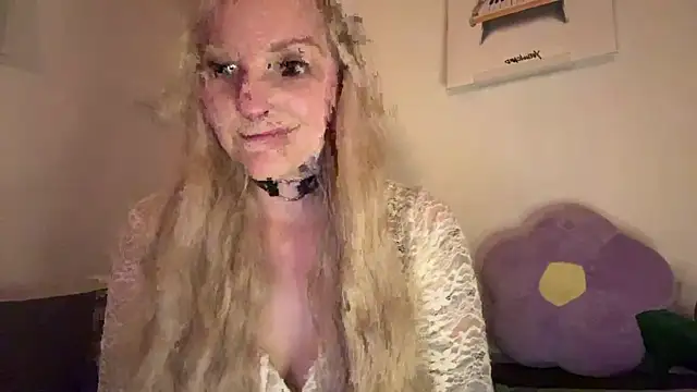 Snapshot of LoveAliceXXX chatting on April 2026 07:47:02 PM LoveAliceXXX online show from April 2026 07:47:02 PM