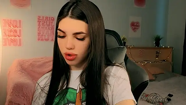 molly rettyy online show from April 2026 03:48:02 AM