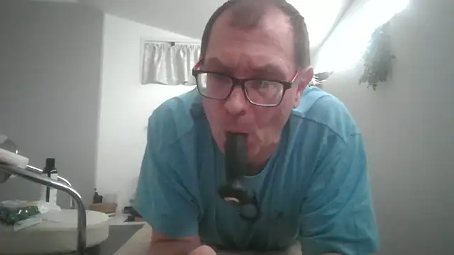 Snapshot of guiss3 chatting on April 2026 12:20:01 PM guiss3 online show from April 2026 12:20:01 PM
