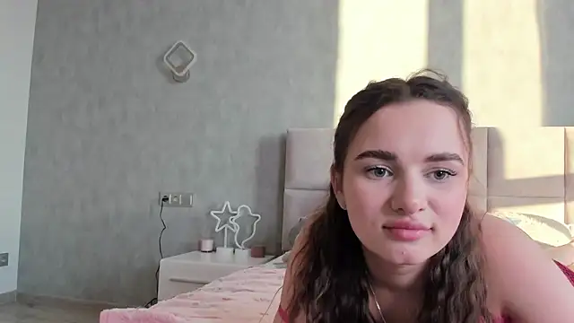 Snapshot of AlinaLuxxx chatting on April 2026 03:53:01 PM AlinaLuxxx online show from April 2026 03:53:01 PM