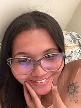 Snapshot of viviboraaaa chatting on April 2026 02:47:01 PM viviboraaaa online show from April 2026 02:47:01 PM