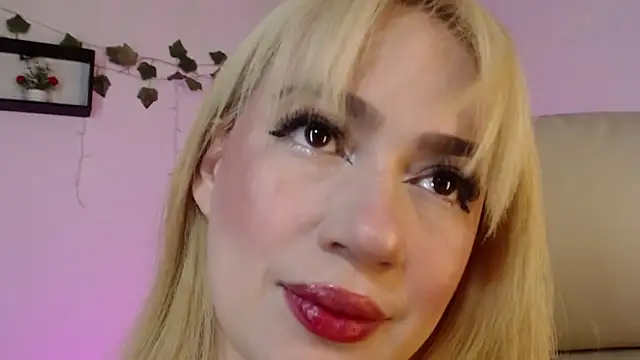 Snapshot of Carolina_2403 chatting on May 2026 11:36:01 PM Carolina 2403 online show from May 2026 11:36:01 PM
