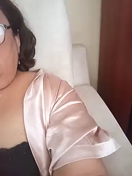 Momlions online show from May 2026 02:44:02 PM