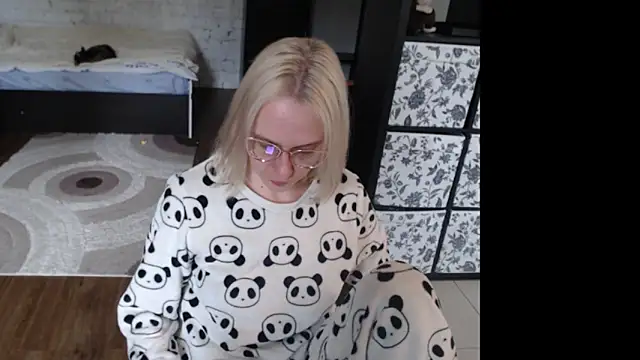 Snapshot of Sweet_hot_shrmp chatting on April 2026 08:23:02 AM Sweet hot shrmp online show from April 2026 08:23:02 AM