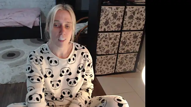 Snapshot of Sweet_hot_shrmp chatting on May 2026 05:30:02 PM Sweet hot shrmp online show from May 2026 05:30:02 PM