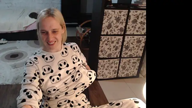 Snapshot of Sweet_hot_shrmp chatting on May 2026 10:18:01 PM Sweet hot shrmp online show from May 2026 10:18:01 PM