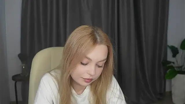 Snapshot of BaoDevazier chatting on April 2026 06:47:02 AM BaoDevazier online show from April 2026 06:47:02 AM