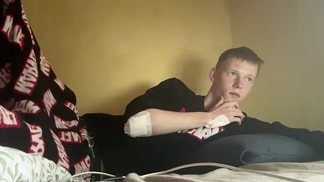 Snapshot of dreamy_devi1 chatting on April 2026 05:18:01 PM dreamy devi1 online show from April 2026 05:18:01 PM