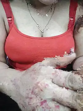 Snapshot of Your_Mommy_003 chatting on April 2026 08:51:01 PM Your Mommy 003 online show from April 2026 08:51:01 PM