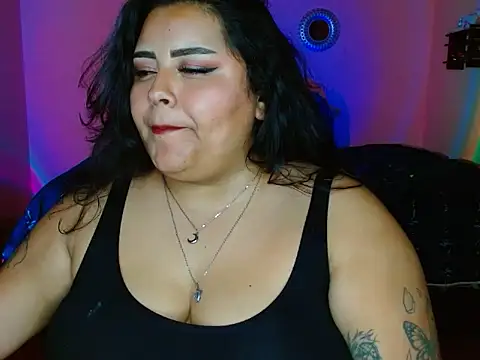 Snapshot of LunaAddittion chatting on June 2026 02:10:01 AM LunaAddittion online show from June 2026 02:10:01 AM