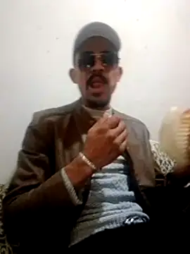 YAsinmilano online show from April 2026 02:47:02 PM