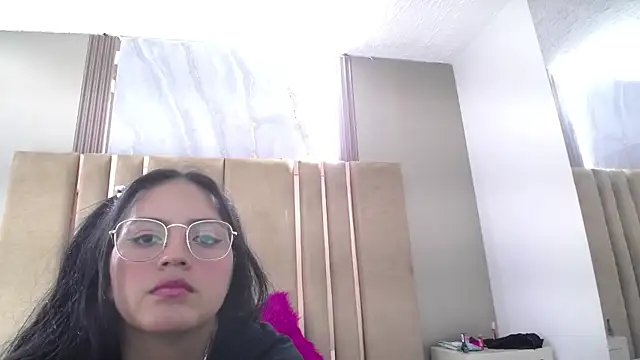 roxxyblack01 online show from May 2026 11:32:02 PM