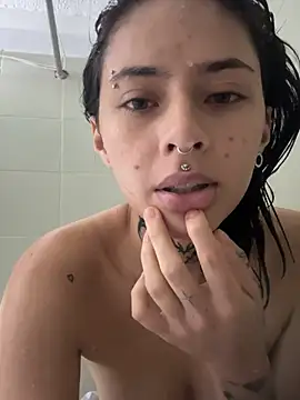 Snapshot of Babeel_ chatting on April 2026 03:03:01 PM Babeel online show from April 2026 03:03:01 PM