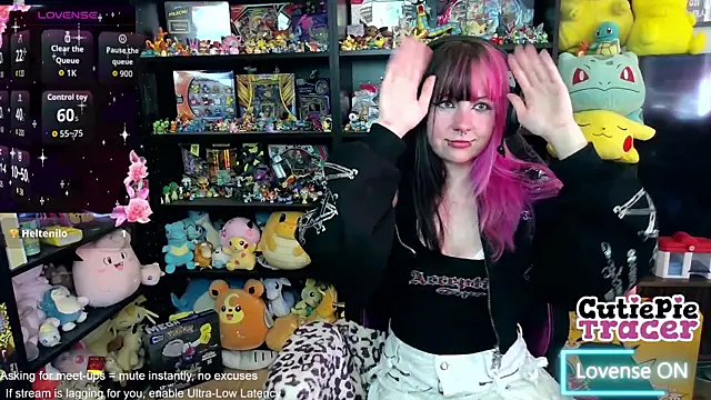 Snapshot of CutieTracer chatting on May 2026 03:07:01 PM CutieTracer online show from May 2026 03:07:01 PM