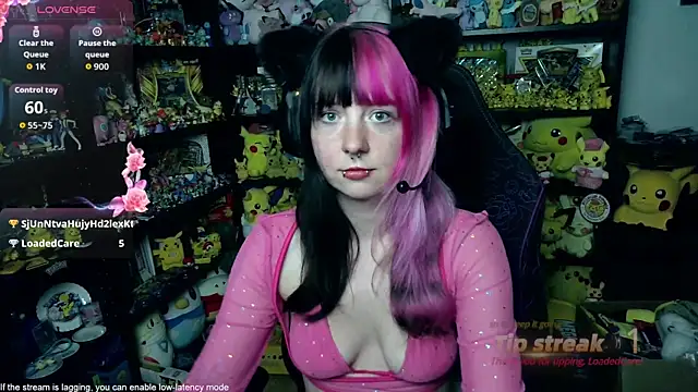 Snapshot of CutieTracer chatting on July 2026 08:44:01 PM CutieTracer online show from July 2026 08:44:01 PM