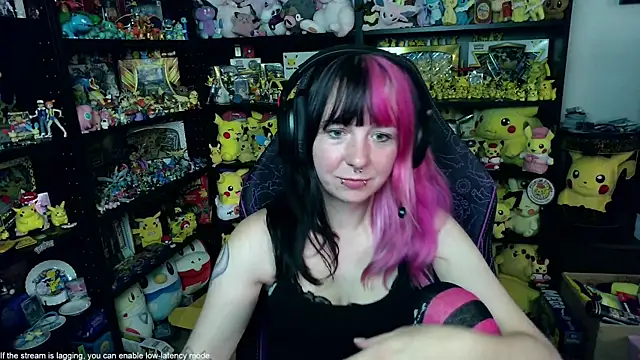 Snapshot of CutieTracer chatting on July 2026 04:42:02 PM CutieTracer online show from July 2026 04:42:02 PM
