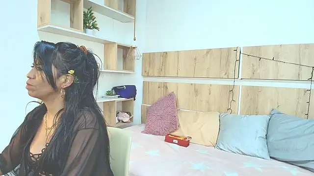 Selene  Luna online show from April 2026 01:38:02 AM