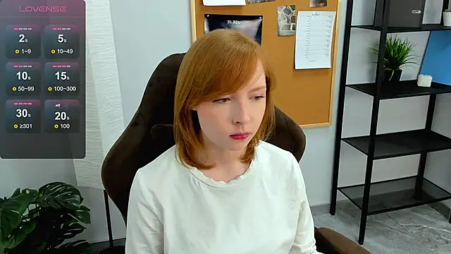 Snapshot of CherryCrushLove chatting on May 2026 05:37:01 AM CherryCrushLove online show from May 2026 05:37:01 AM