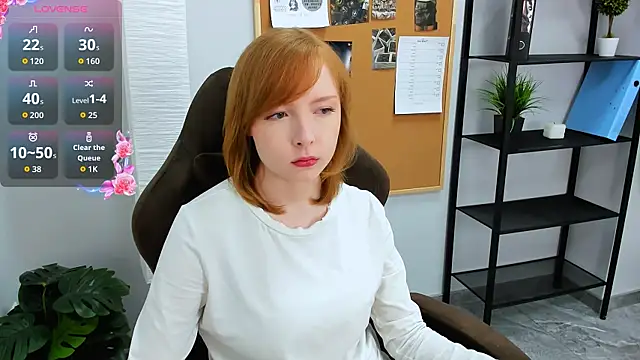 Snapshot of CherryCrushLove chatting on May 2026 05:58:01 AM CherryCrushLove online show from May 2026 05:58:01 AM