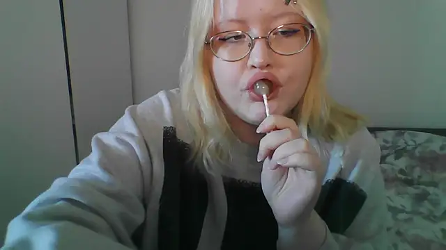 Snapshot of Elayne_Sweet chatting on April 2026 08:07:01 AM Elayne Sweet online show from April 2026 08:07:01 AM