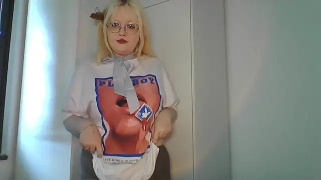 Snapshot of Elayne_Sweet chatting on May 2026 06:10:01 AM Elayne Sweet online show from May 2026 06:10:01 AM