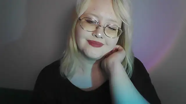 Snapshot of Elayne_Sweet chatting on July 2026 10:21:02 AM Elayne Sweet online show from July 2026 10:21:02 AM