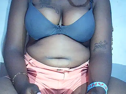 Snapshot of FreakyHucku2 chatting on April 2026 07:09:02 AM FreakyHucku2 online show from April 2026 07:09:02 AM