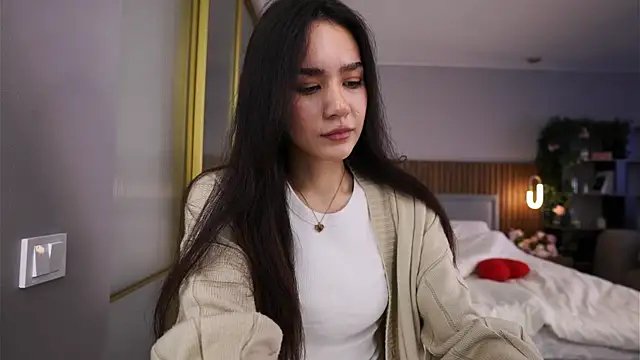 Snapshot of MinnaWatwood chatting on April 2026 05:47:01 AM MinnaWatwood online show from April 2026 05:47:01 AM