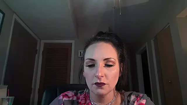 Snapshot of taylorsunshine chatting on April 2026 11:24:02 PM taylorsunshine online show from April 2026 11:24:02 PM