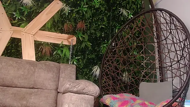 Milan Moon online show from April 2026 07:58:02 PM