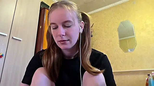 DonnaKuc online show from April 2026 06:14:02 AM