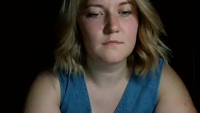Snapshot of TinaKittyX chatting on May 2026 09:42:01 PM TinaKittyX online show from May 2026 09:42:01 PM