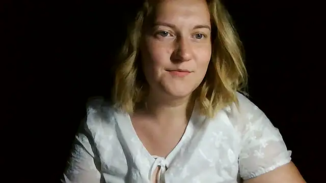 Snapshot of TinaKittyX chatting on May 2026 09:05:02 PM TinaKittyX online show from May 2026 09:05:02 PM