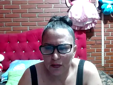 Snapshot of kristalmarelyn chatting on May 2026 07:38:01 AM kristalmarelyn online show from May 2026 07:38:01 AM