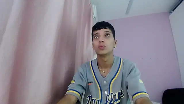 Snapshot of Yei_lee_ chatting on May 2026 09:27:02 AM Yei lee online show from May 2026 09:27:02 AM