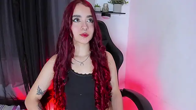 Snapshot of Red_DollX chatting on April 2026 11:39:02 PM Red DollX online show from April 2026 11:39:02 PM