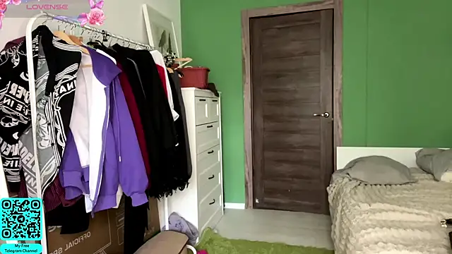 MadalynNosel online show from May 2026 07:05:01 AM