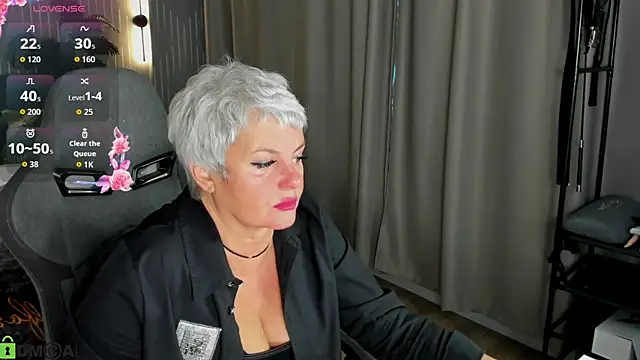 Snapshot of Linda_Zef1r chatting on May 2026 01:00:02 AM Linda Zef1r online show from May 2026 01:00:02 AM