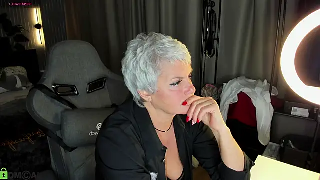 Snapshot of Linda_Zef1r chatting on May 2026 09:28:02 AM Linda Zef1r online show from May 2026 09:28:02 AM