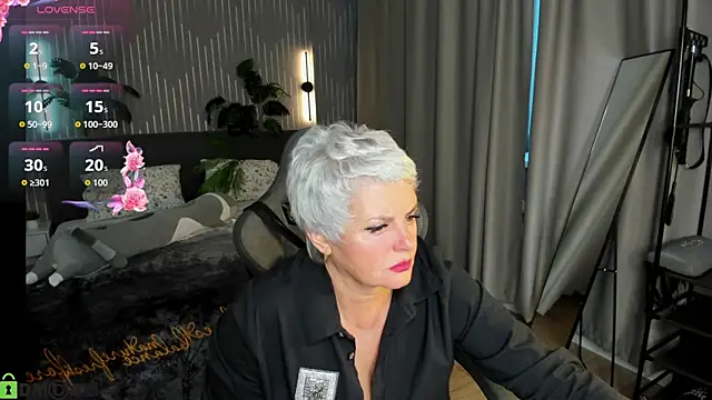 Snapshot of Linda_Zef1r chatting on May 2026 01:14:02 AM Linda Zef1r online show from May 2026 01:14:02 AM