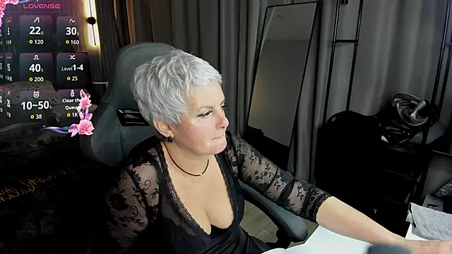 Snapshot of Linda_Zef1r chatting on May 2026 01:14:02 AM Linda Zef1r online show from May 2026 01:14:02 AM