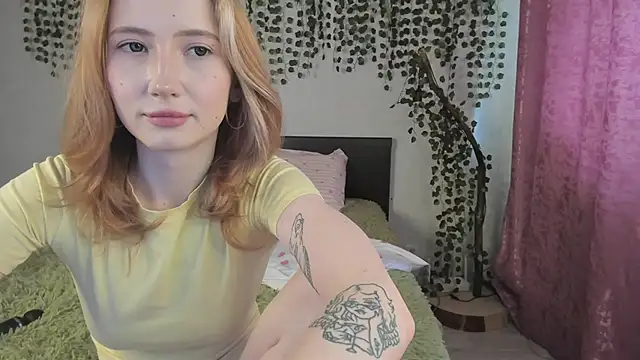 Snapshot of Leona_Vixen chatting on April 2026 06:39:01 AM Leona Vixen online show from April 2026 06:39:01 AM