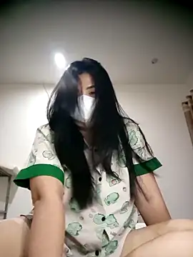 Snapshot of Alicee_001 chatting on April 2026 04:29:01 PM Alicee 001 online show from April 2026 04:29:01 PM